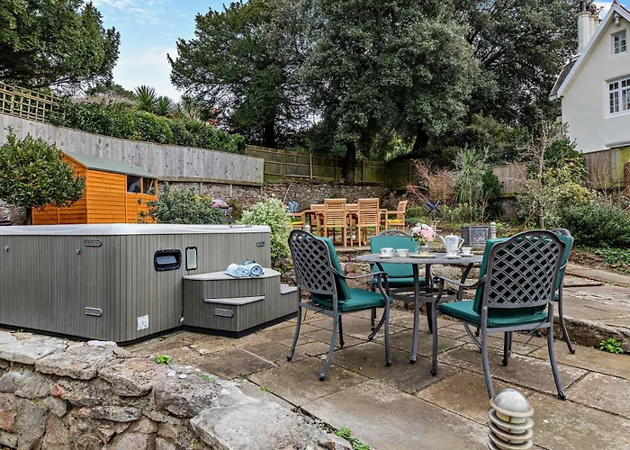4 Bed In Torquay 94002