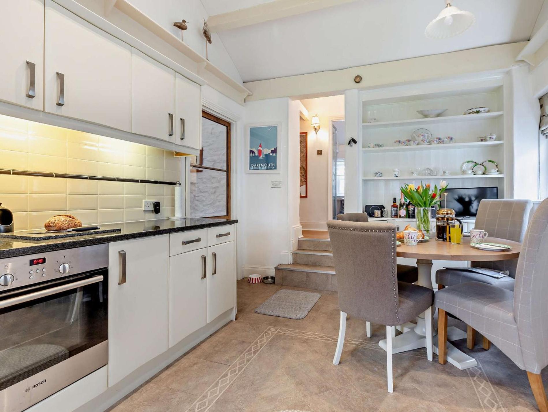 4 Bed In 94002 Holiday home *