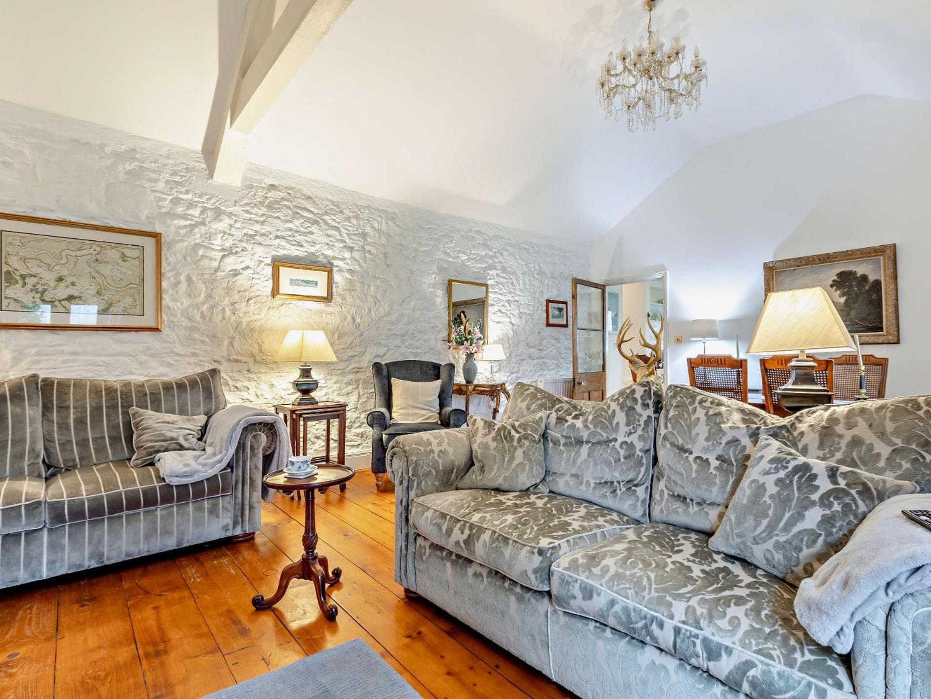 4 Bed In 94002