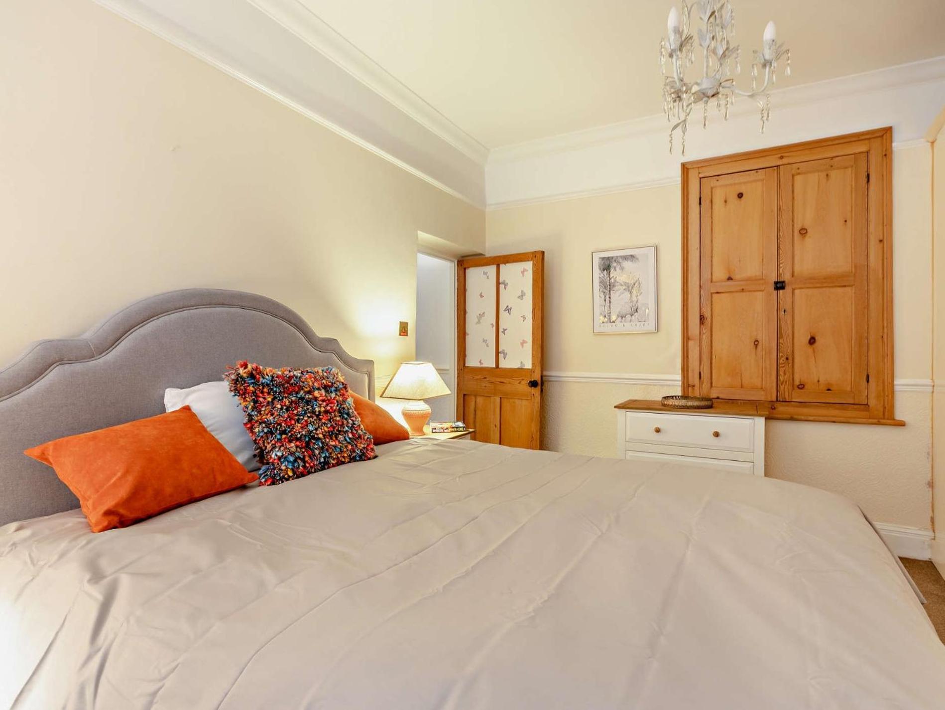 4 Bed In 94002 * Torquay