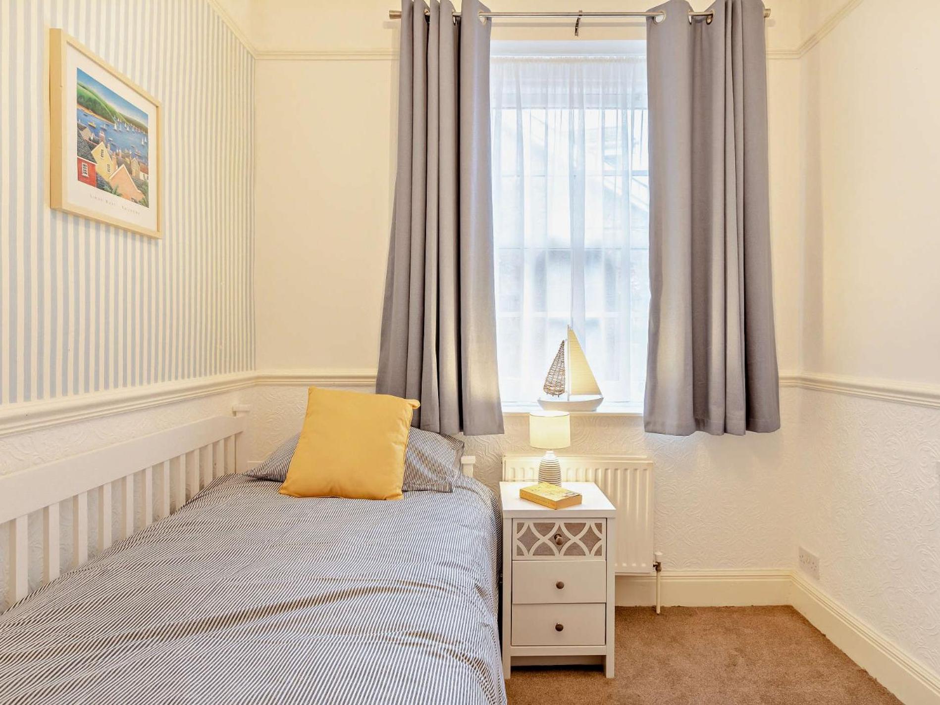 4 Bed In 94002 Holiday home *