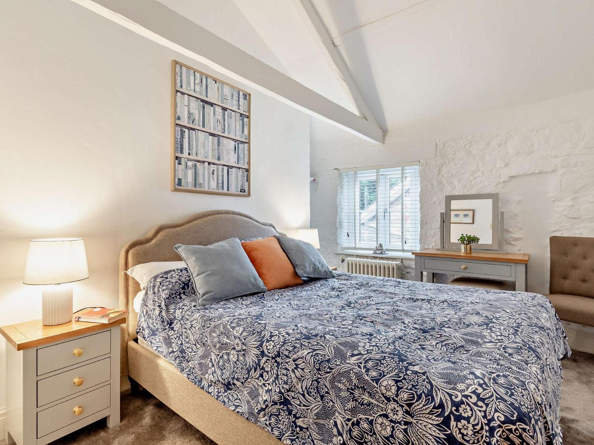 4 Bed In 94002